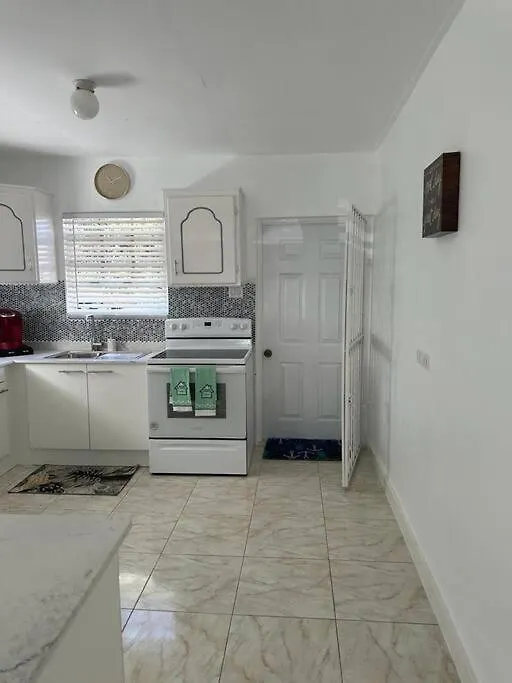 Ottie-Newly Renovated, 5 Min From Beach Saint James 0*,  Barbados