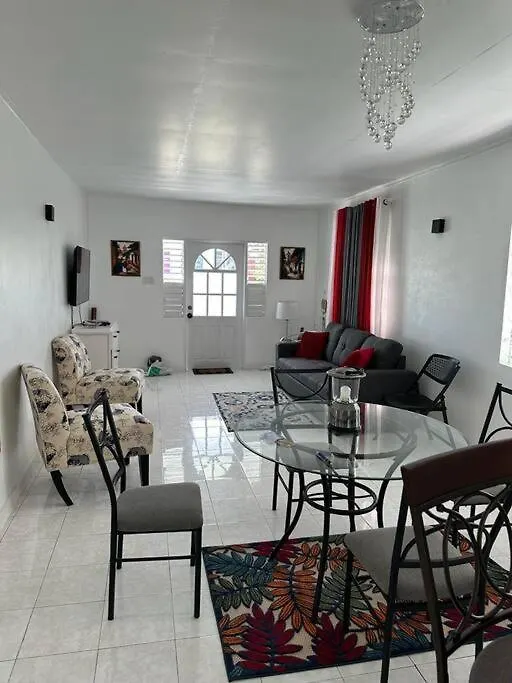 Ottie-Newly Renovated, 5 Min From Beach location